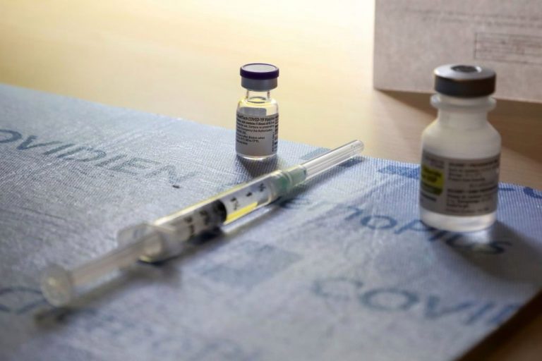 Health law, policy experts criticize Alberta’s lack of Phase 2 COVID-19 vaccine plan