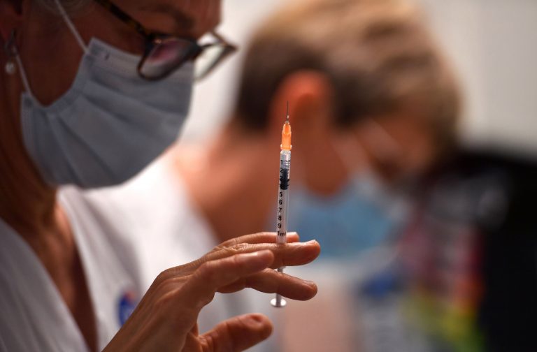 Coronavirus: Manitoba launches online COVID-19 vaccine queue calculator