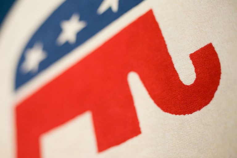 Over 120 anti-Trump Republicans discussing forming new political party: sources