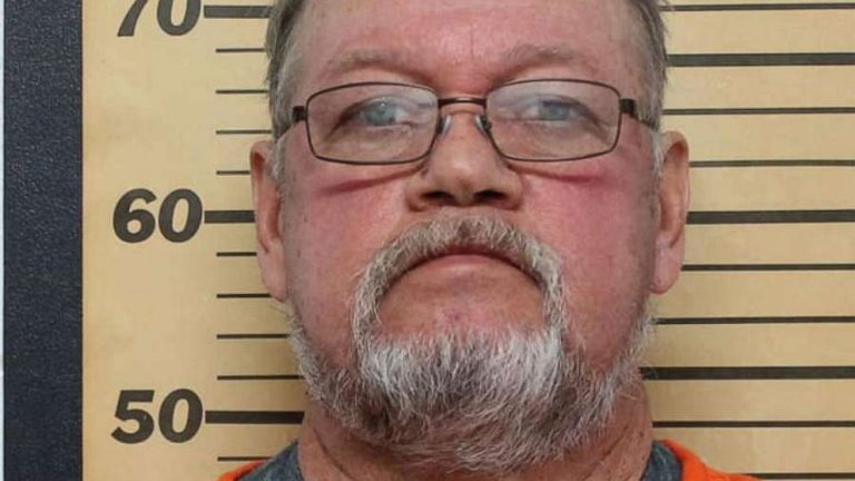 Mayor, police chief and other city officials of Iowa town arrested for embezzlement