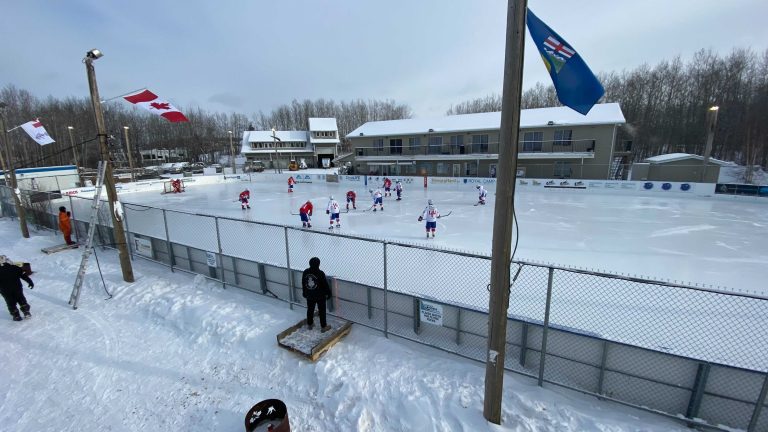 Players battle bitterly cold temperatures as World’s Longest Hockey Game hits halfway point