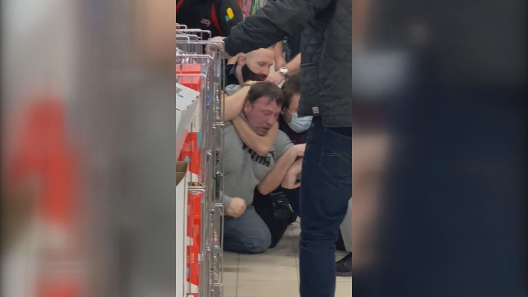 Concern grows as anti-maskers target B.C. workers enforcing COVID-19 rules