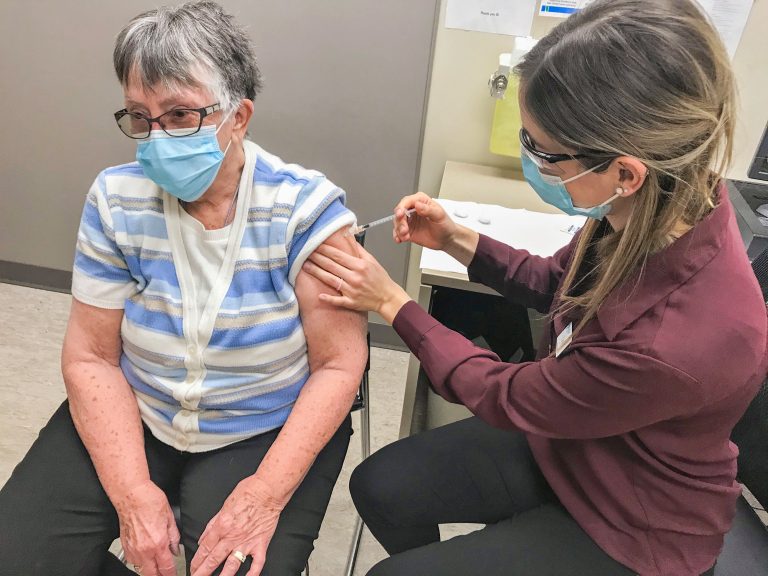 More than 2,000 Albertans 75 and older receive COVID-19 vaccine on Day 1 of rollout