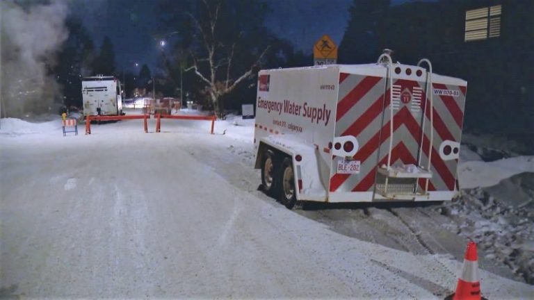 Crews respond to water main breaks throughout Calgary as extreme cold continues