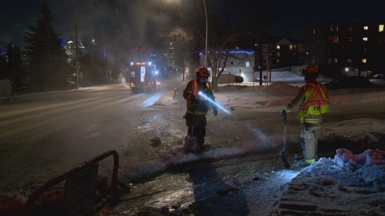 Calgary Fire Department believes extreme cold caused water main break that closed part of 17 Avenue