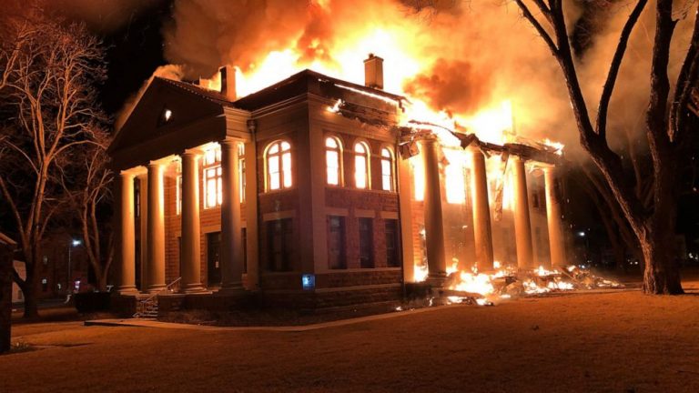 Arson suspected in massive fire at Texas courthouse