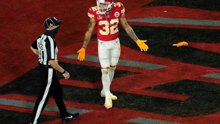 Chiefs lose composure and see red amid a sea of yellow