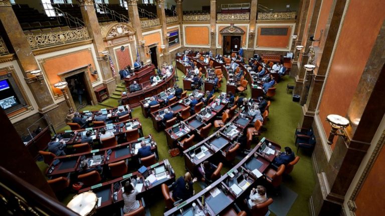 Lawmakers pursue limiting public access to mug shots