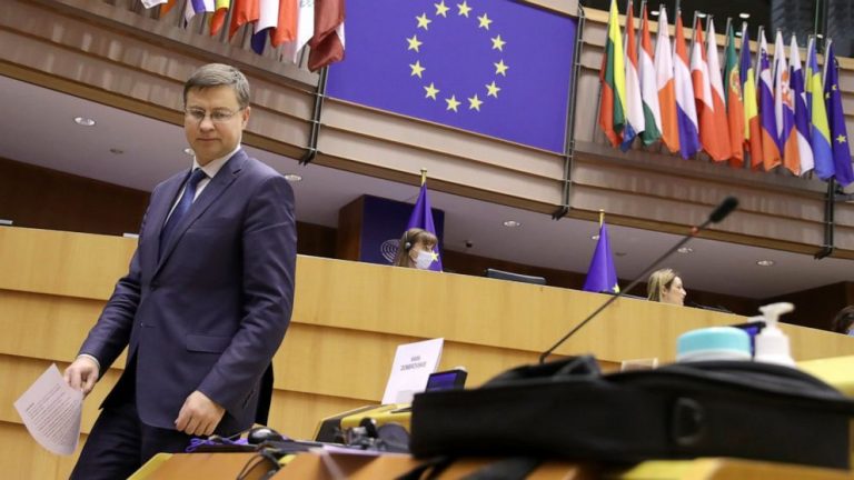 EU lawmakers OK $815 billion recovery program