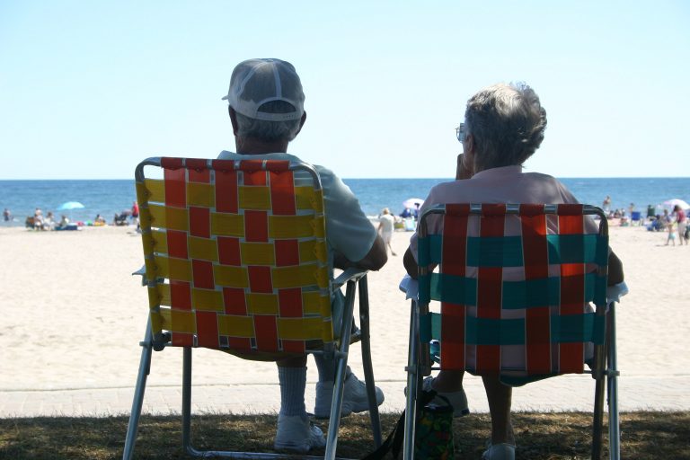 No sympathy for snowbirds: Most Canadians support travel restrictions, Ipsos poll finds