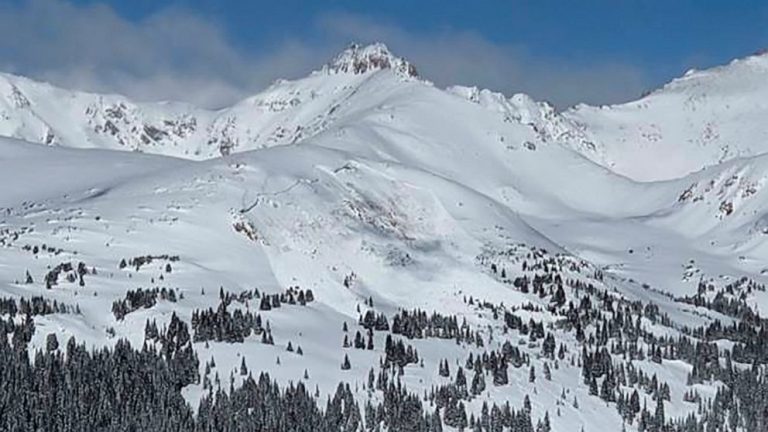 Region offers rare extreme avalanche warning