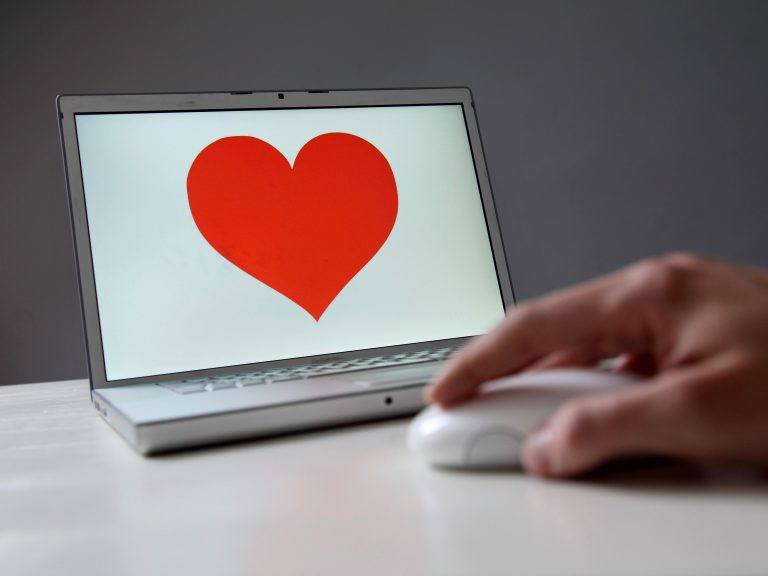 Winnipeg police offer Valentine’s Day advice to keep you safe from dating scams