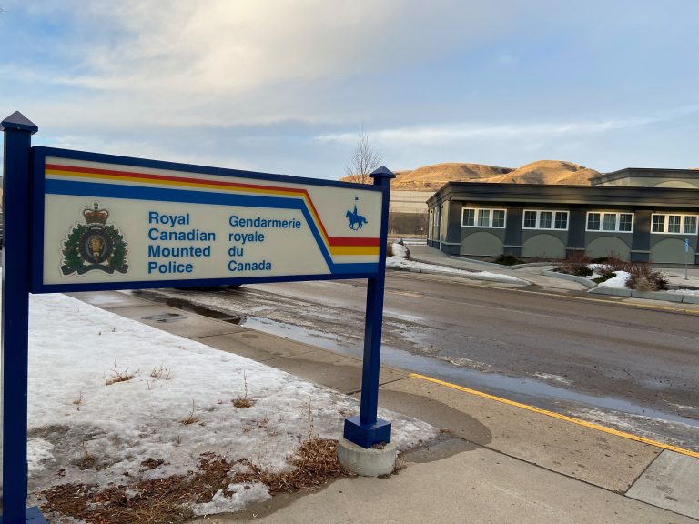 Addiction expert warns of drugs laced with opioids as 4 young Albertans die of apparent overdoses