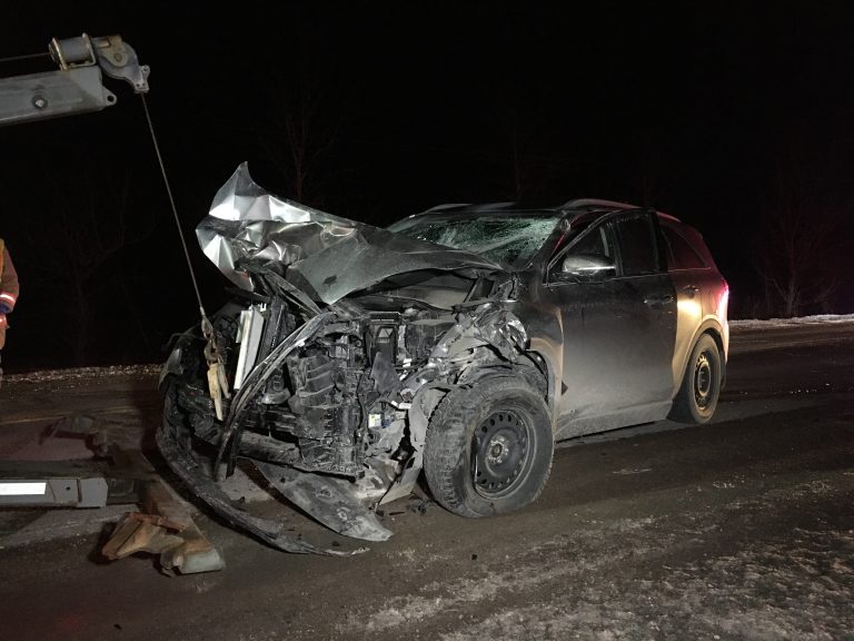 2 injured following collision between SUV and flatbed truck north of Peterborough