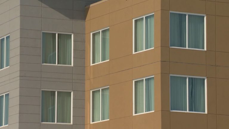 COVID-19: Calgary man says he was given no reason for quarantine in undisclosed hotel
