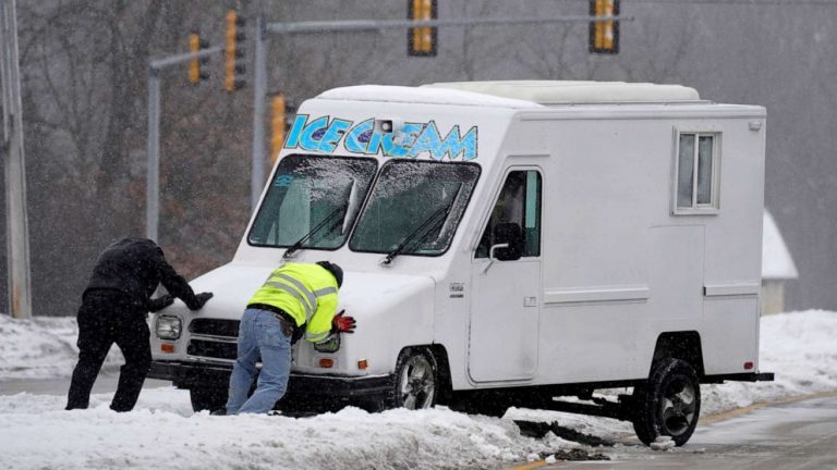 Snow moves into the Northeast; brutally cold air to persist over Midwest all week