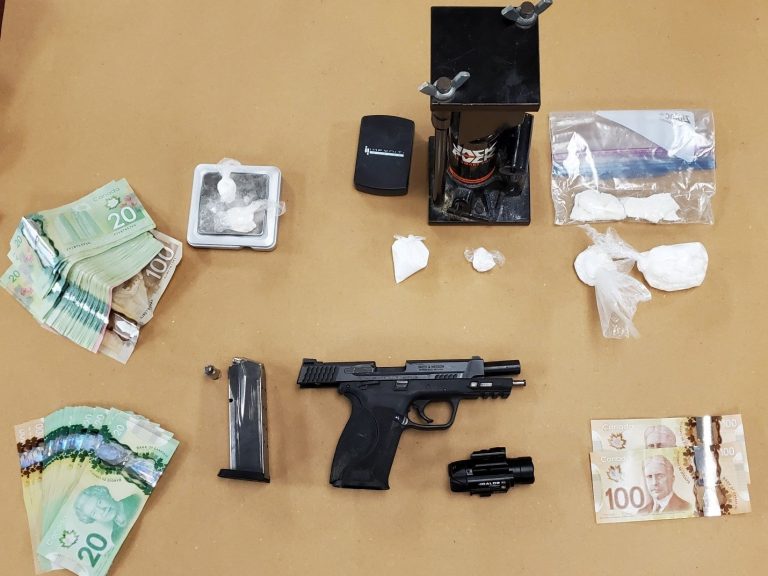 $14,000 worth of cocaine, loaded handgun seized during east London, Ont., search