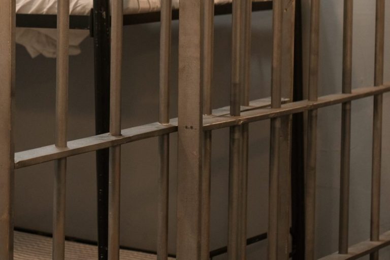 Man arrested for carjacking 20 minutes after his release from jail