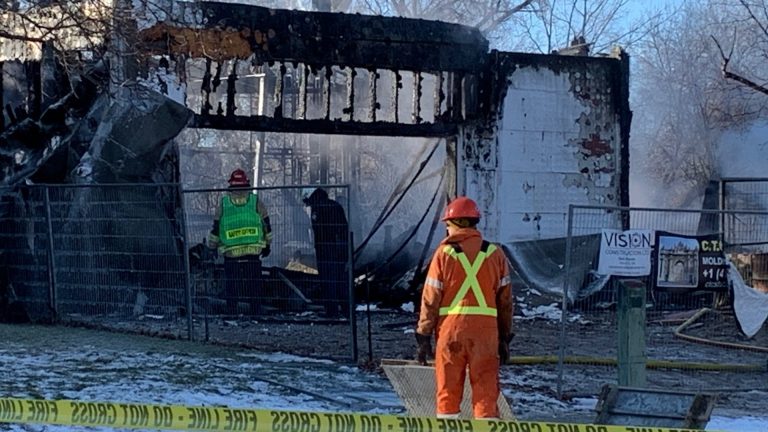 Crews battle early morning house fire in Oakville: police