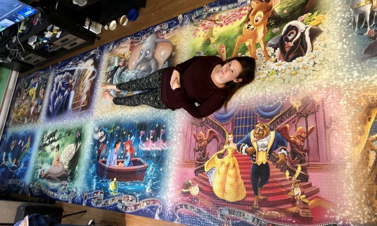 Belleville, Ont., woman shatters record with 40,000-piece jigsaw puzzle