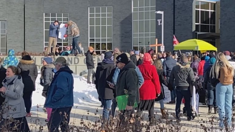 Hundreds gather at Edmonton Remand Centre to protest arrest of pastor who broke COVID-19 rules