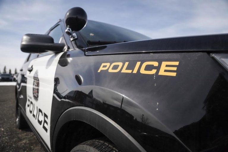 Man taken to hospital after being stabbed in southwest Calgary