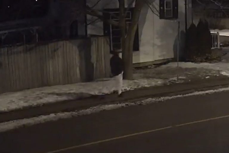 Waterloo Regional Police release video of suspect in alleged Cambridge stabbing