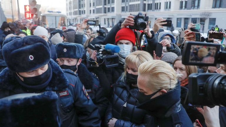 Moscow court holds hearing that could jail Putin critic for years