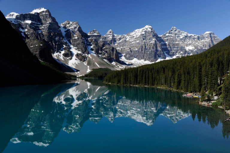Reservation-based shuttles to bring visitors to Lake Louise, Moraine Lake this summer
