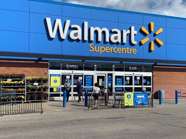 Walmart is flush with cash while smaller rivals still struggle during COVID-19