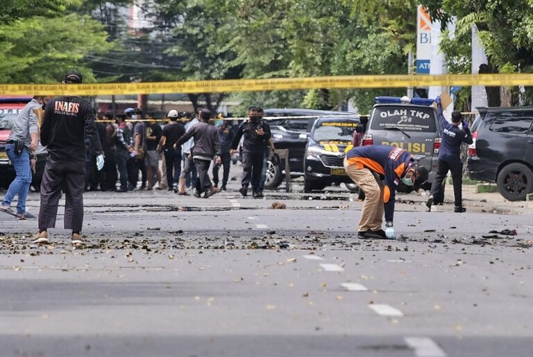20 injured in bombing outside church in Indonesia on Palm Sunday