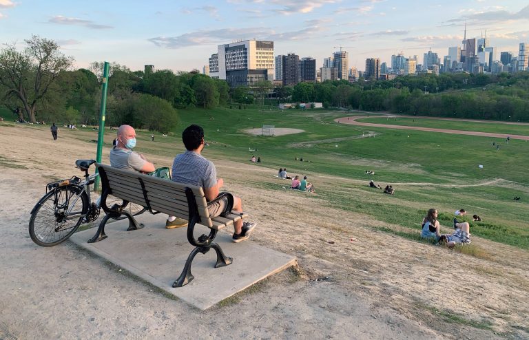 Coronavirus: Ontario residents need ‘realistic’ guidance on seeing friends and family, expert says