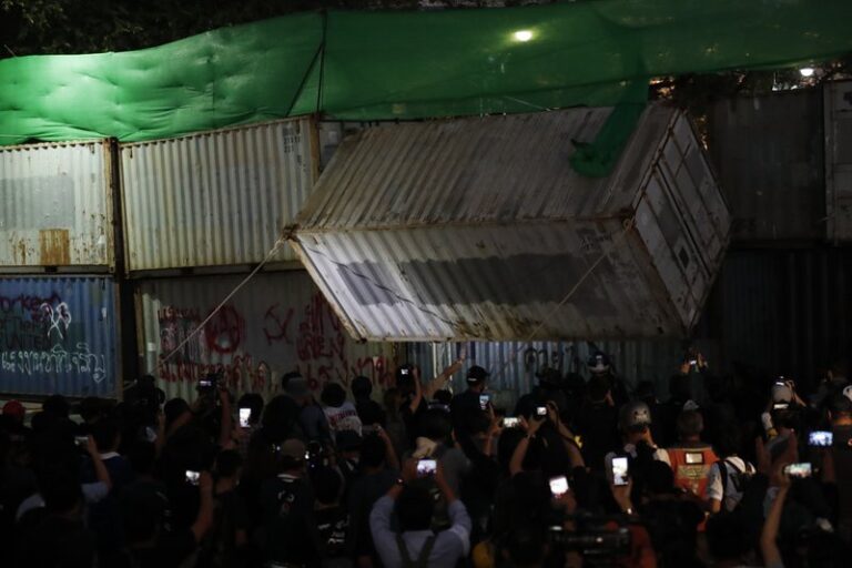Police in Thailand use rubber bullets, tear gas against pro-democracy protesters