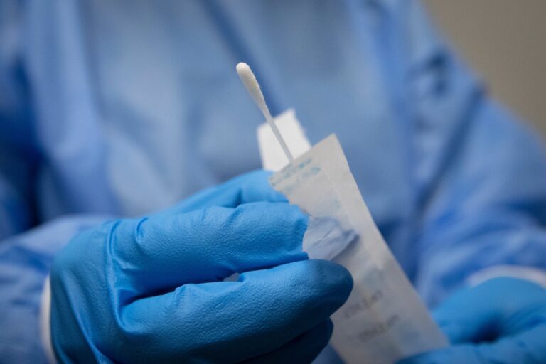 Sask. health officials issue warning about COVID-19 variant rise in Moose Jaw