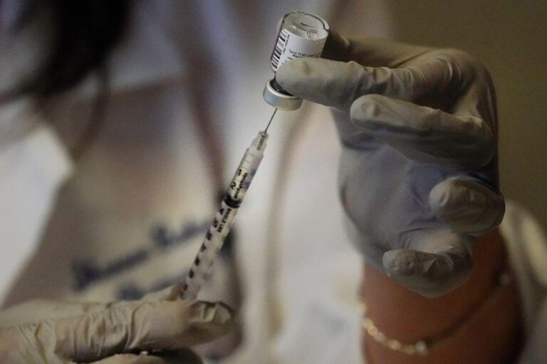 Owners of Alberta pharmacies offer glimpse into what COVID-19 vaccine rollout has been like