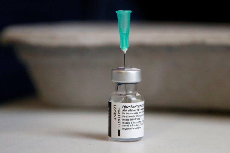 Ottawa expanding COVID-19 vaccinations to ages 90-plus, more neighbourhoods