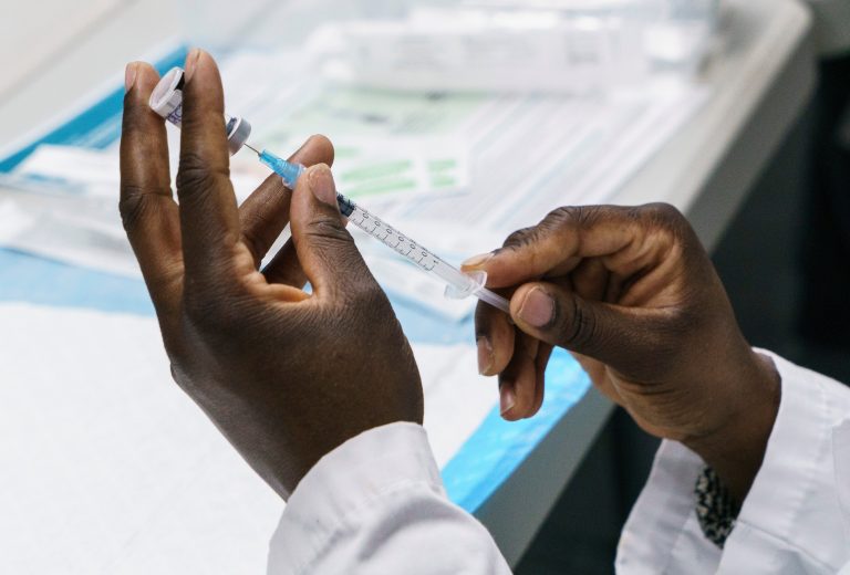Quebec pharmacies will start administering COVID-19 vaccines this month