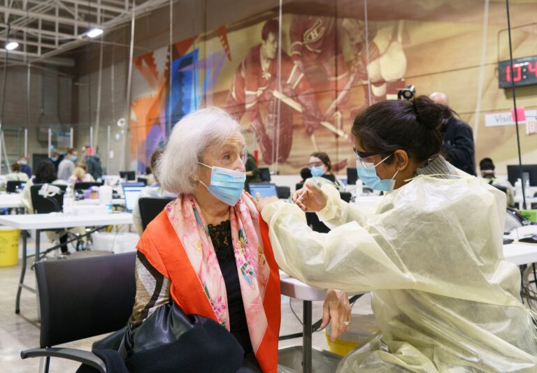 Quebec reports 738 new coronavirus cases, 15 additional deaths as hospitalizations fall
