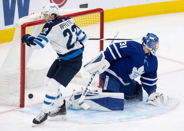 Third period onslaught leads Jets over Leafs 5-2