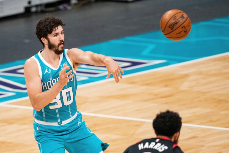 Watch: Nova Scotia basketball star Nate Darling nets first NBA basket – a 3-pointer for Charlotte Hornets