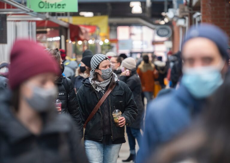 Quebec reports 594 new coronavirus cases, 10 deaths
