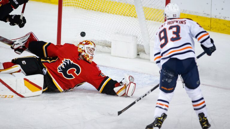 Edmonton Oilers flatten Flames with 7-3 win in latest Battle of Alberta