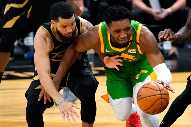 Mitchell helps Utah Jazz hold off Toronto Raptors winning 115-112
