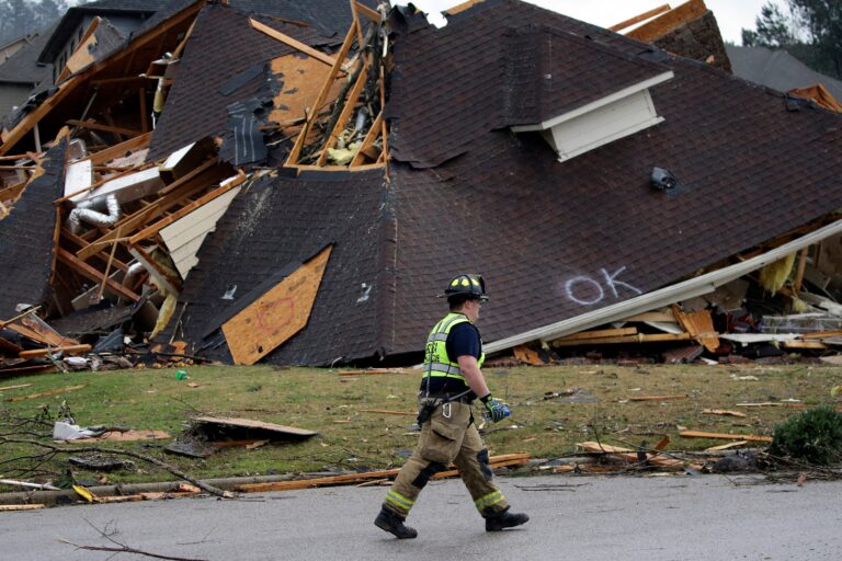 3 dead as tornadoes rip through Alabama, leaving path of destruction