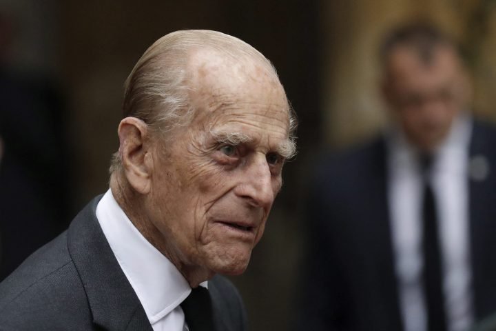 Prince Philip undergoing heart tests, remains in hospital