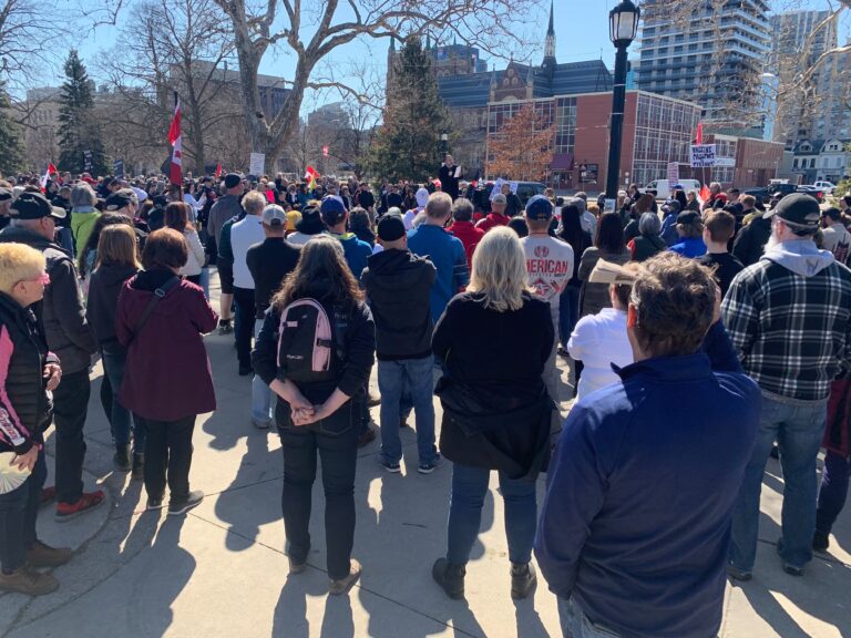 Hundreds attend ‘freedom’ rally in downtown London, Ont., Saturday