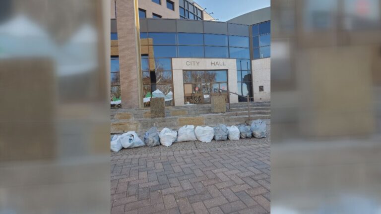 ‘They’re everywhere’: Lethbridge residents collect more than 1,200 littered face masks in single afternoon