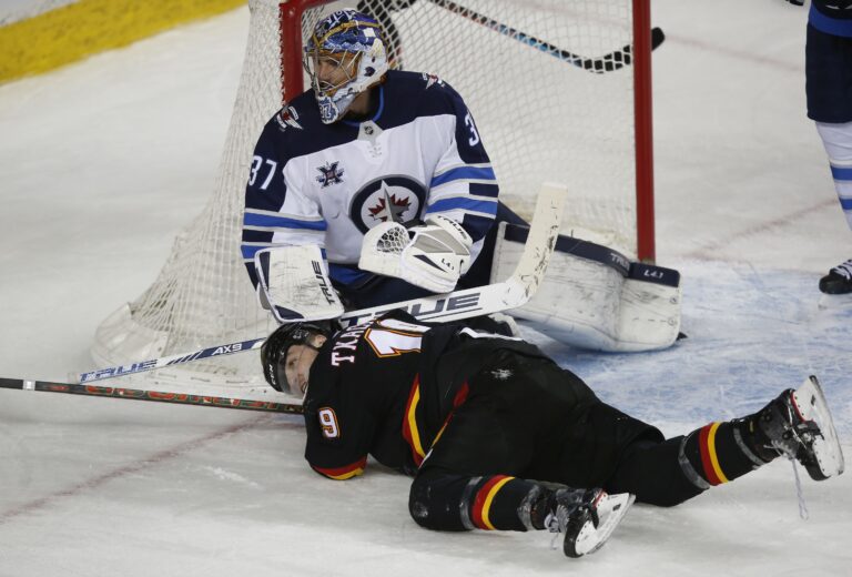 Calgary Flames lose fourth straight in 3-2 defeat to Winnipeg Jets
