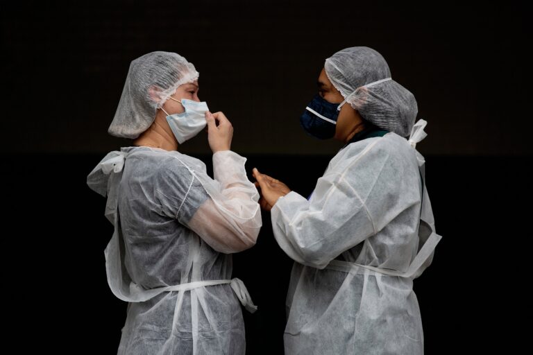 Brazil hospitals falter in absence of national COVID-19 plan
