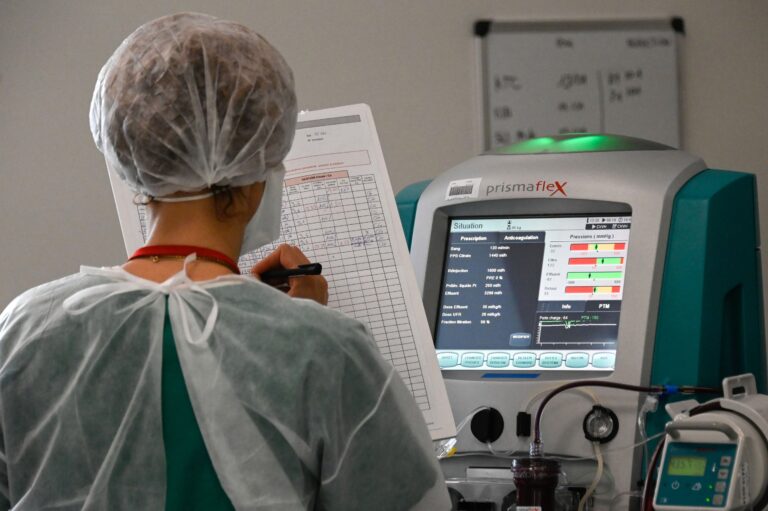 COVID-19 hospital bills could cost $23,000 and up, expert says